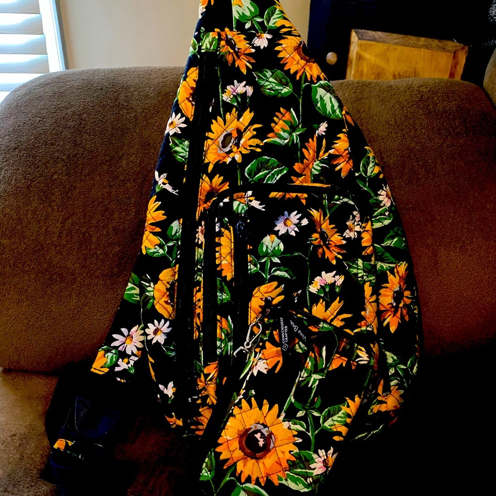 Authentic exclusive Vera Bradley Sunflower print sling bag with RFID wristlet